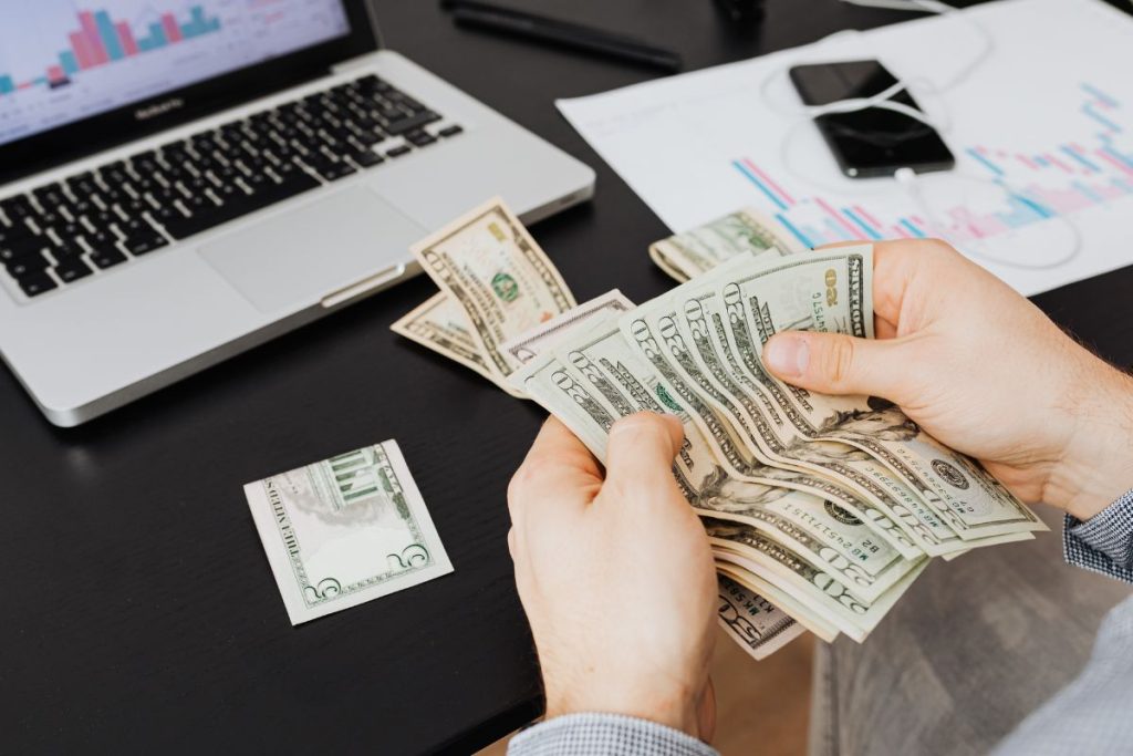 Jak oszczędzać w firmie