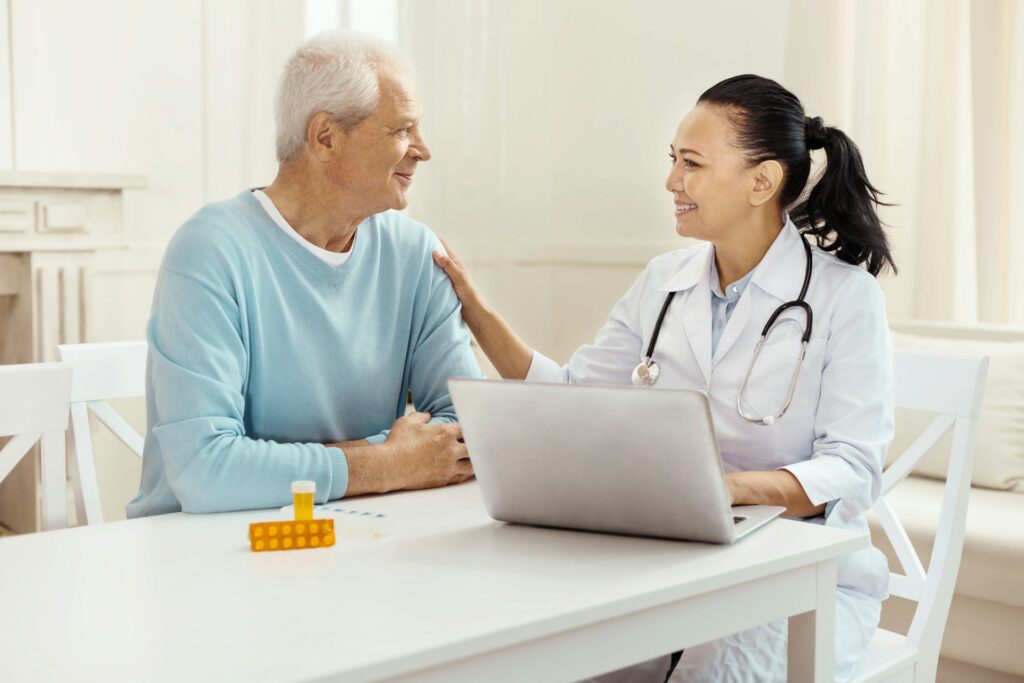 Ubezpieczenia zdrowotne dla seniorów – na co zwrócić uwagę