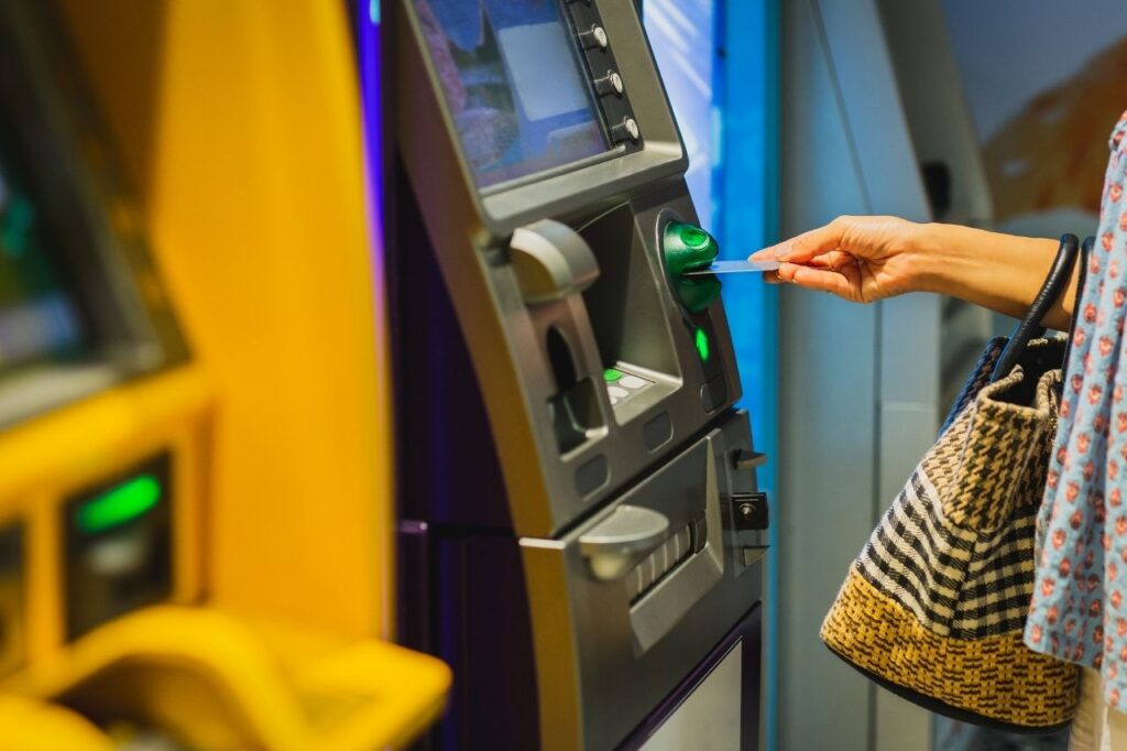 Opłata Pekao za wypłaty z bankomatów Euronet