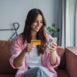 Aktywacja karty płatniczej w aplikacji mobilnej banku